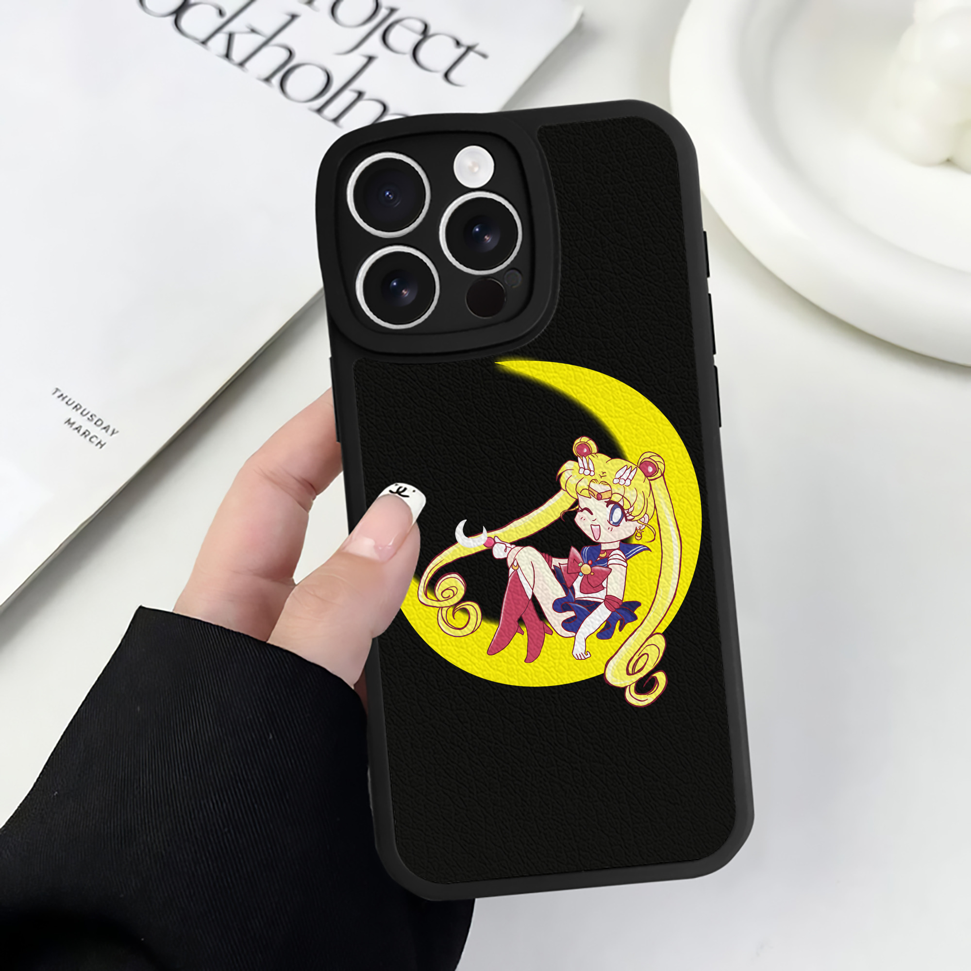 （画像用） 美少女戦士セーラームーン 月野 うさぎ つきの うさぎ Sailor Moon Tsukino Usagi 【iPhone 16シリーズ対応】シリコンスマホケース（レザー調） 材質：シリコン